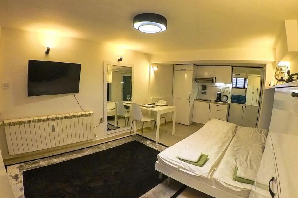 Studio With Courtyard Just Steps Away Vitosha Str Σόφια Εξωτερικό φωτογραφία