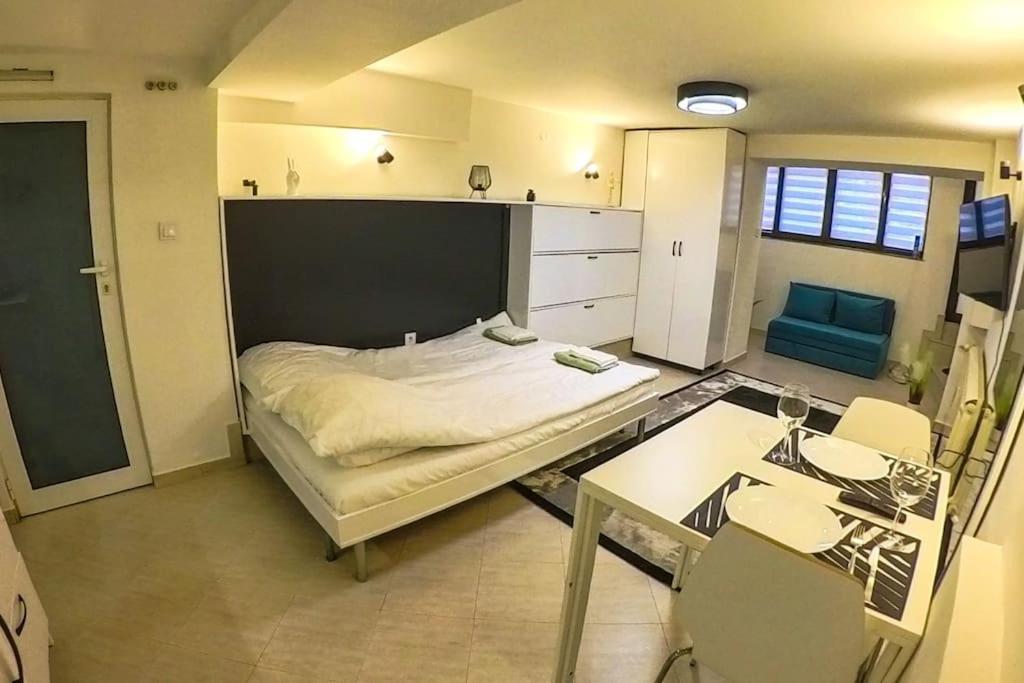 Studio With Courtyard Just Steps Away Vitosha Str Σόφια Εξωτερικό φωτογραφία
