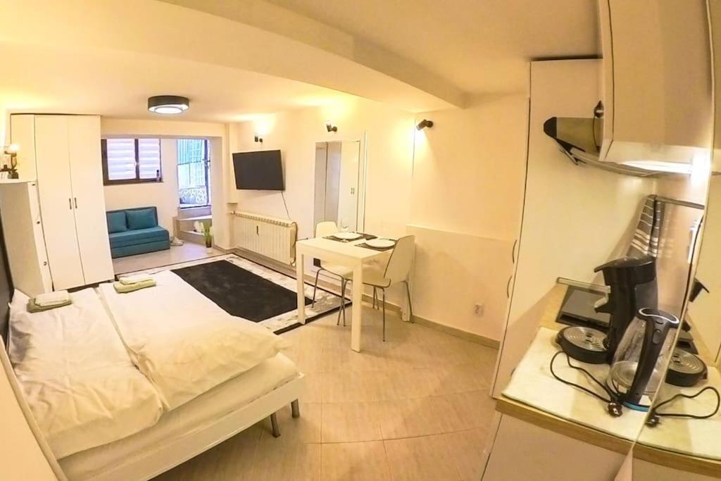 Studio With Courtyard Just Steps Away Vitosha Str Σόφια Εξωτερικό φωτογραφία